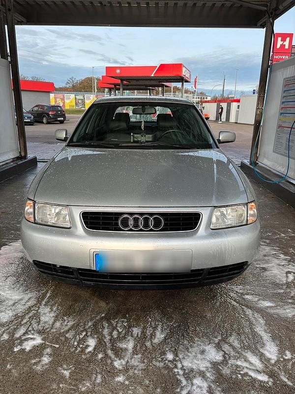 Grau Gebraucht 1999 Audi A3 Kleinwagen | 2.000 € (Fairer Preis) - Bild 1/4