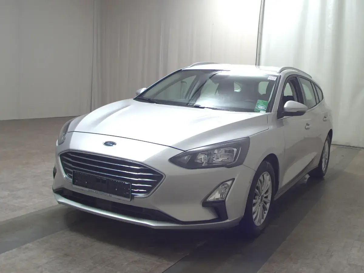 Gebraucht Ford Focus Titanium 125 PS (91 kW) 2021 Silber Limousine