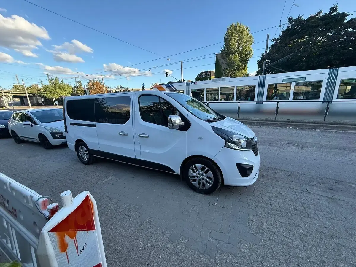 Gebraucht Opel Vivaro 125 PS (91 kW) 2016 Weiß Van / Kleinbus