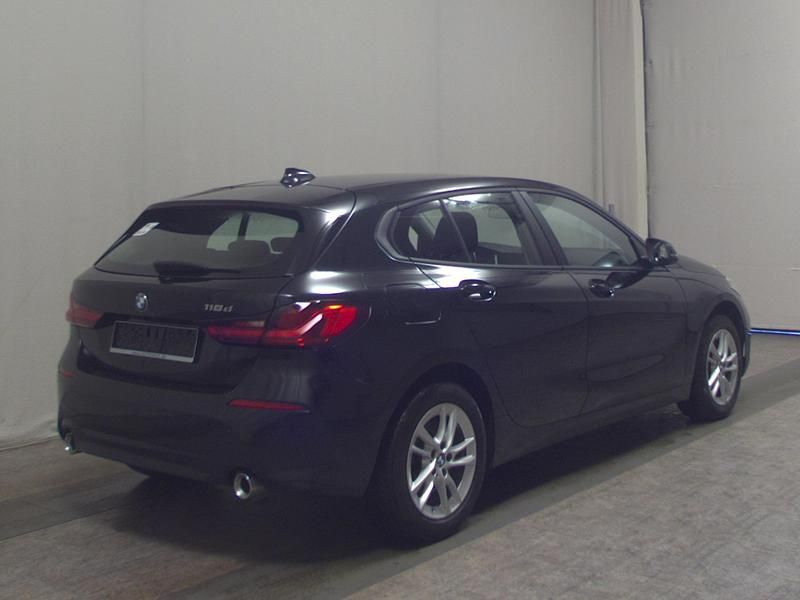 Gebraucht BMW 118 Advantage 150 PS (110 kW) 2023 Black sapphire metallic Kleinwagen