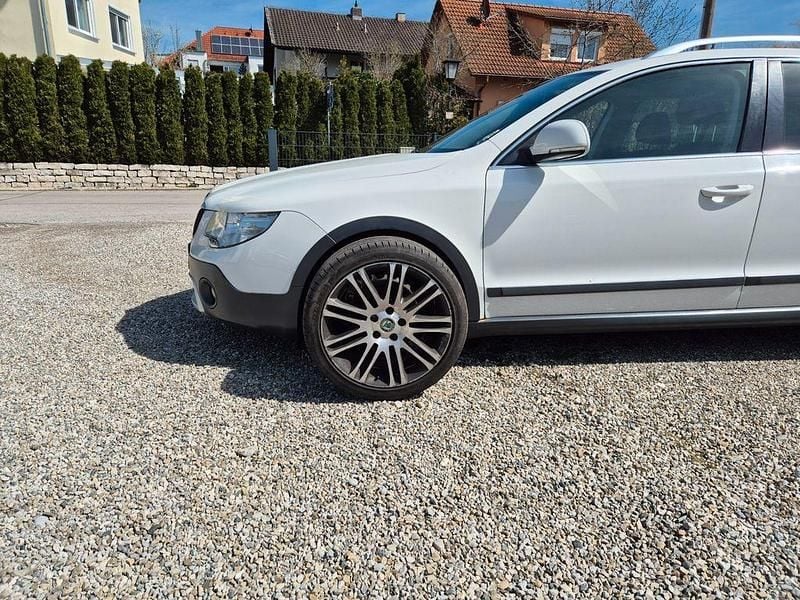 Gebraucht Skoda Superb Elegance 170 PS (125 kW) 2013 Weiß Kombi