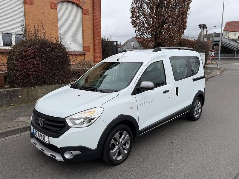 Gebraucht Dacia Dokker Stepway 116 PS (85 kW) 2016 Weiß Van / Kleinbus
