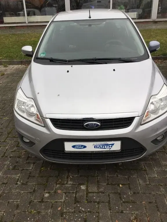 Używany Ford Focus Style 125 KM (91 kW) 2009 Srebrny Sedan/Limuzyna