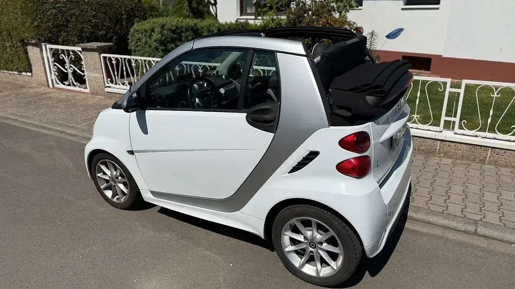 Gebraucht Smart ForTwo Cabrio Passion 71 PS (52 kW) 2012 Weiß Cabrio