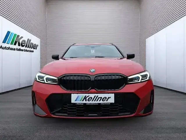 Gebraucht BMW 320 M Sport 193 PS (141 kW) 2024 Melbourne rot met. Kombi