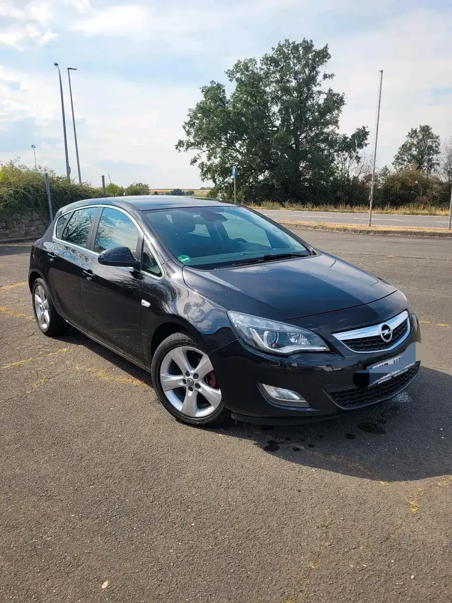 Gebraucht Opel Astra 116 PS (85 kW) 2010 Schwarz Limousine
