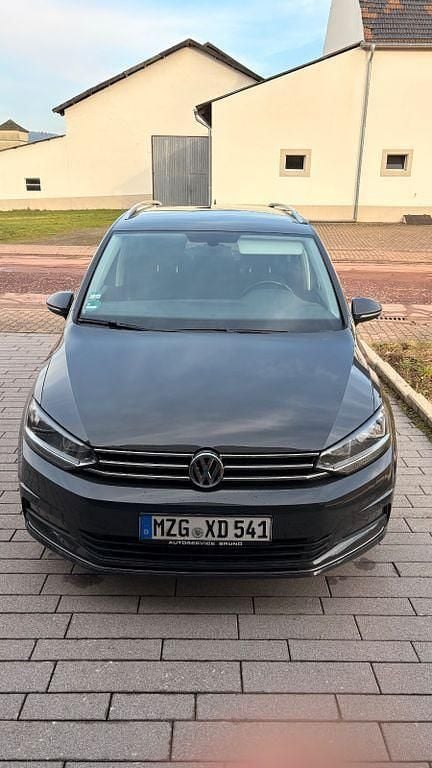 Grau Gebraucht 2017 VW Touran Sound Van / Kleinbus | 10.100 € (Superpreis) - Bild 1/4