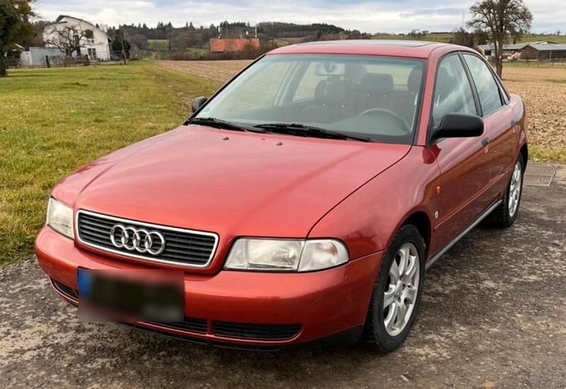 Second-hand Audi A4 125 CP (91 kW) 1994 Berlinǎ