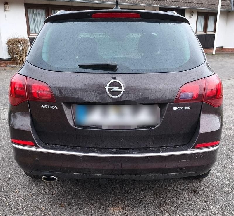 Gebraucht Opel Astra Edition 165 PS (121 kW) 2012 Braun Kombi