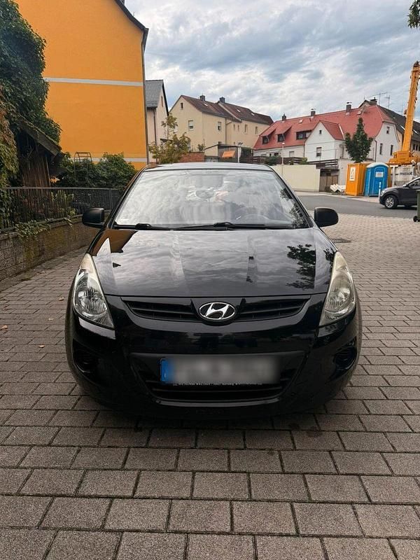 Schwarz Gebraucht 2010 Hyundai i20 Classic Kombi | 3.500 € (Fairer Preis) - Bild 1/4