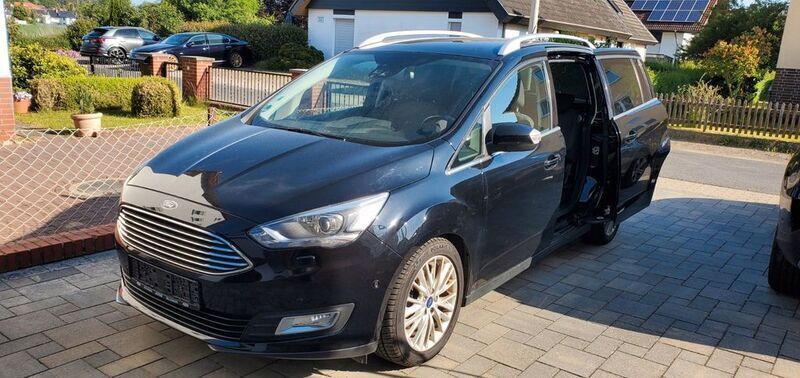 Schwarz Gebraucht 2016 Ford Grand C-Max Titanium Van / Kleinbus | 13.000 € (Fairer Preis) - Bild 1/4