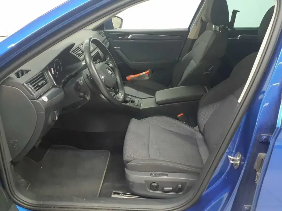 Gebraucht Skoda Superb Style 200 PS (147 kW) 2022 Raceblau metallic Kombi