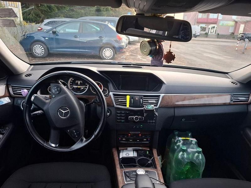 Gebraucht Mercedes E220 Edition 170 PS (125 kW) 2012 Beige Limousine