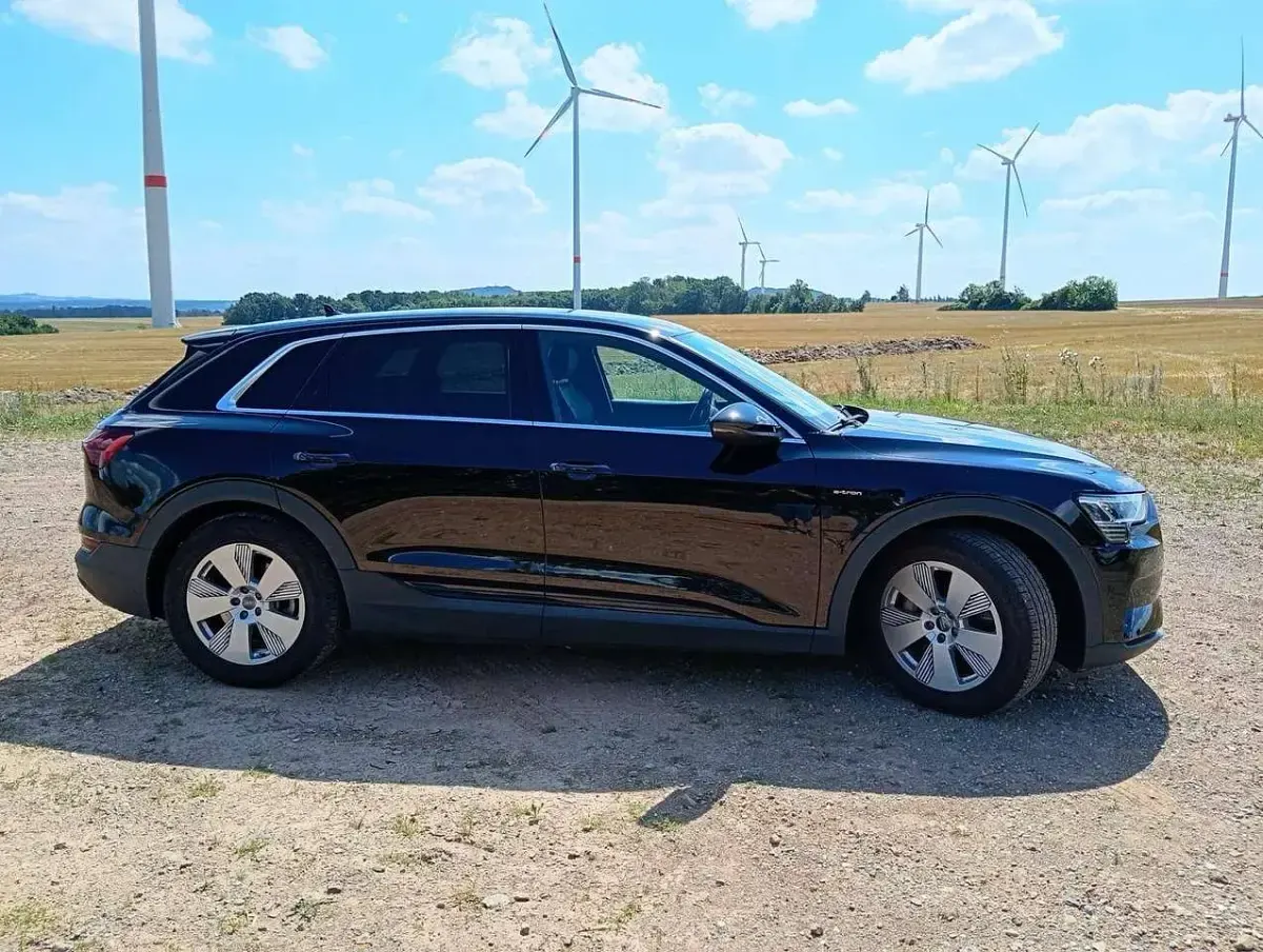 Gebraucht Audi e-tron Advanced 230 kW (313 PS) 2021 Schwarz SUV