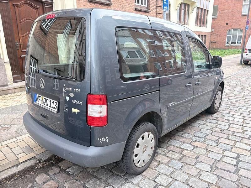 Second-hand VW Caddy Team 105 CP (77 kW) 2010 Gri Monovolum