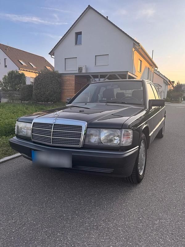 Schwarz Gebraucht 1992 Mercedes 190 Limousine | 4.500 € - Bild 1/4