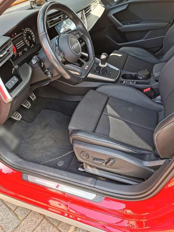 Gebraucht Audi A3 S-Line 116 PS (85 kW) 2020 Rot Limousine