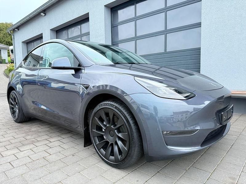 Grau Gebraucht 2022 Tesla Model Y SUV | 28.950 € (Guter Preis) - Bild 1/4