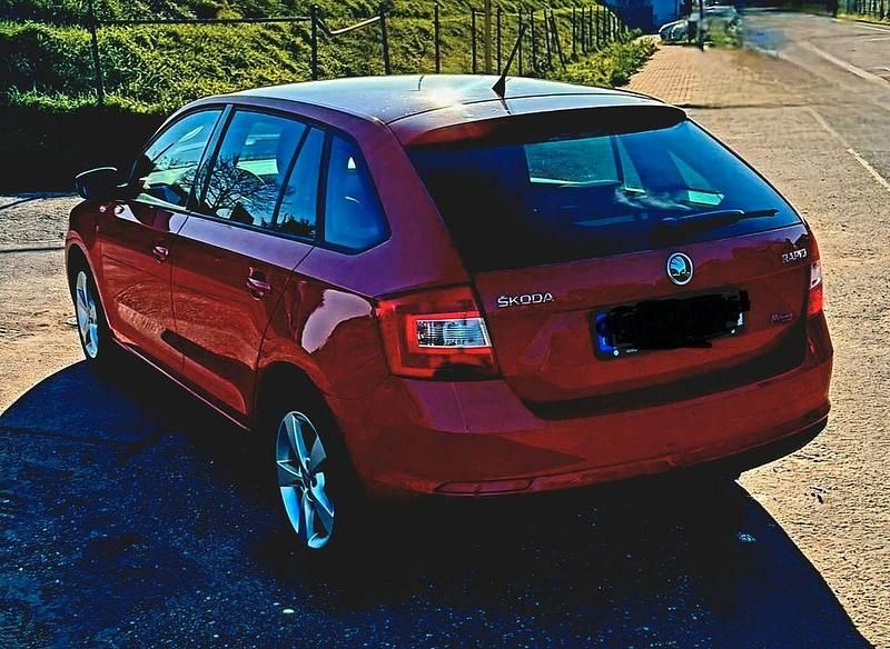 Gebraucht Skoda Rapid Ambition 105 PS (77 kW) 2015 Rot Kleinwagen