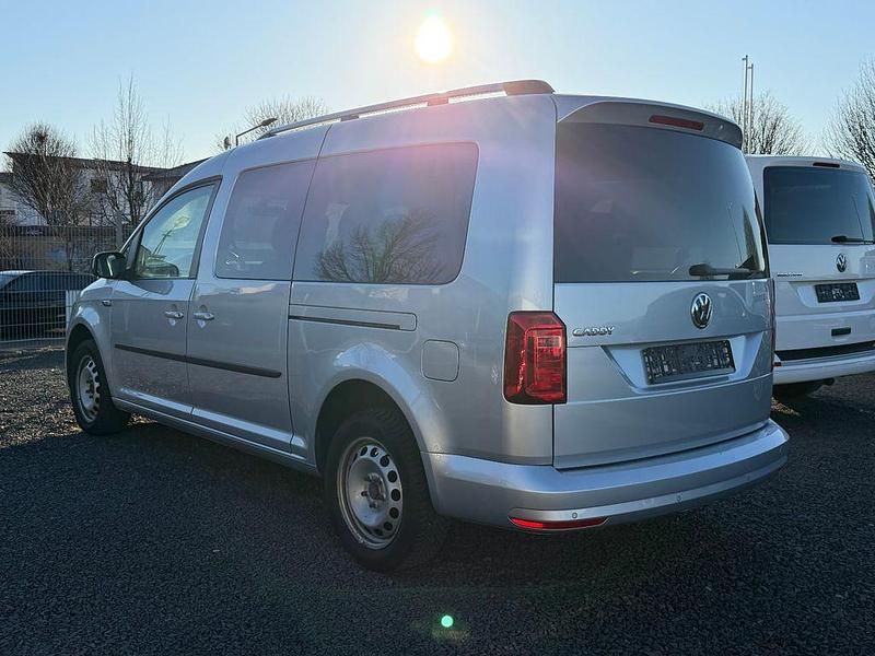 Gebraucht VW Caddy Maxi Trendline 131 PS (96 kW) 2020 Silber Van / Kleinbus