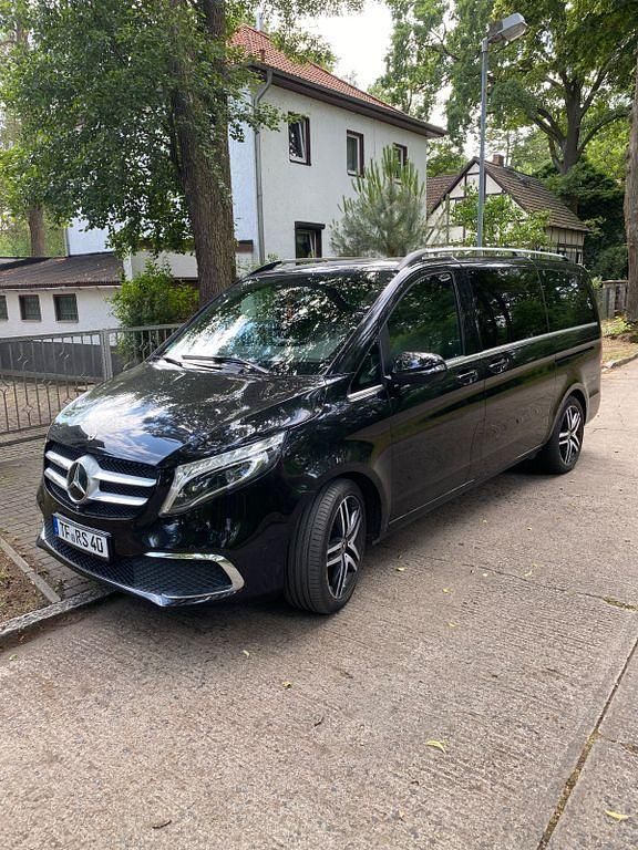 Schwarz Gebraucht 2019 Mercedes V250 Avantgarde Edition Van / Kleinbus | 48.900 € (Guter Preis) - Bild 1/4