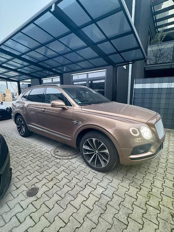 Braun Gebraucht 2016 Bentley Bentayga SUV | 99.500 € (Fairer Preis) - Bild 1/4
