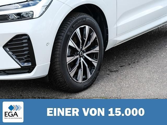 Gebraucht Volvo XC60 Plus 250 PS (183 kW) 2023 Weiß metallic SUV