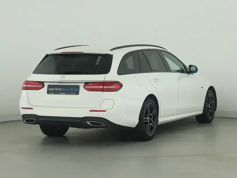 Gebraucht Mercedes E300 AMG 306 PS (225 kW) 2020 Unilack polarweiß Kombi