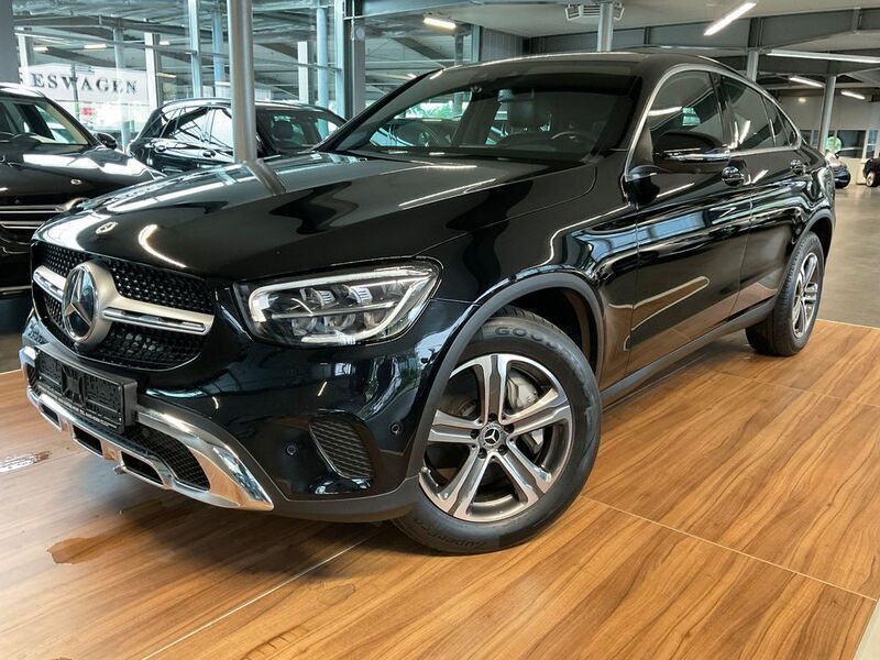 Schwarz Gebraucht 2021 Mercedes GLC400d Coupé | 46.799 € (Guter Preis) - Bild 1/4