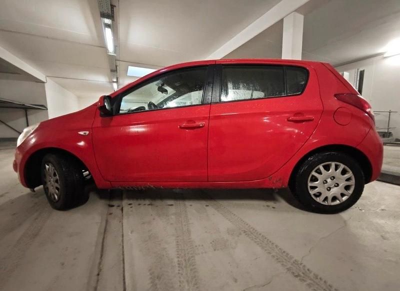 Rot Gebraucht 2012 Hyundai i20 Kleinwagen | 4.400 € (Fairer Preis) - Bild 1/4