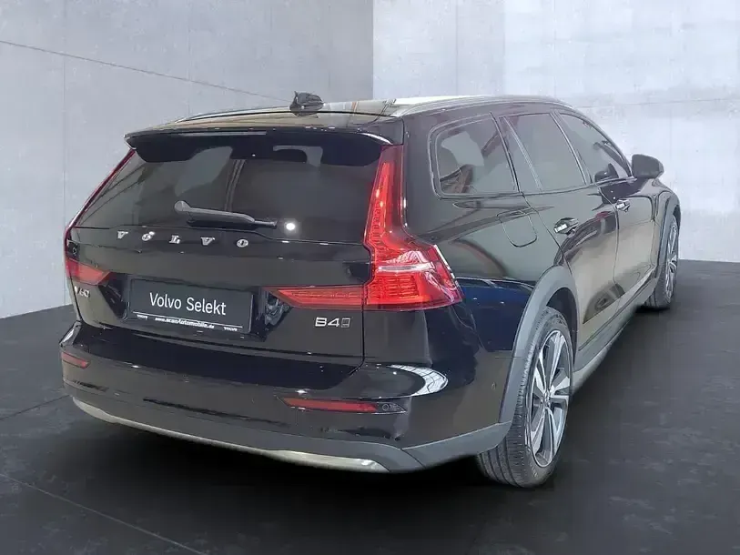 Gebraucht Volvo V60 CC Plus 197 PS (144 kW) 2023 Schwarz Kombi