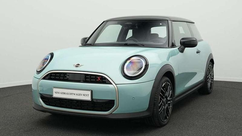Grün Gebraucht 2024 Mini Cooper S Favoured Kleinwagen | 28.516 € (Superpreis) - Bild 1/4