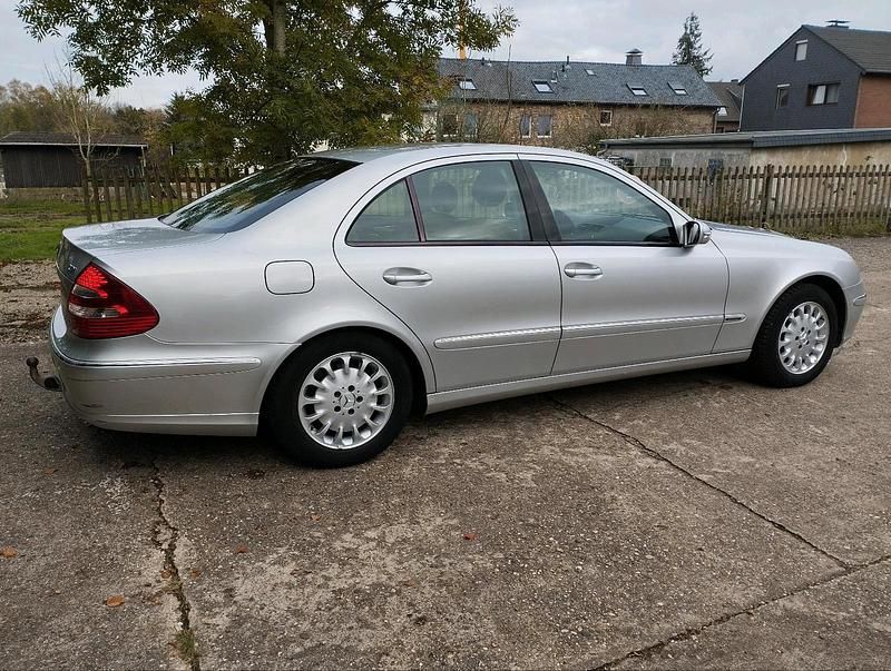 Gebraucht Mercedes E280 Classic 2004 Silber Limousine