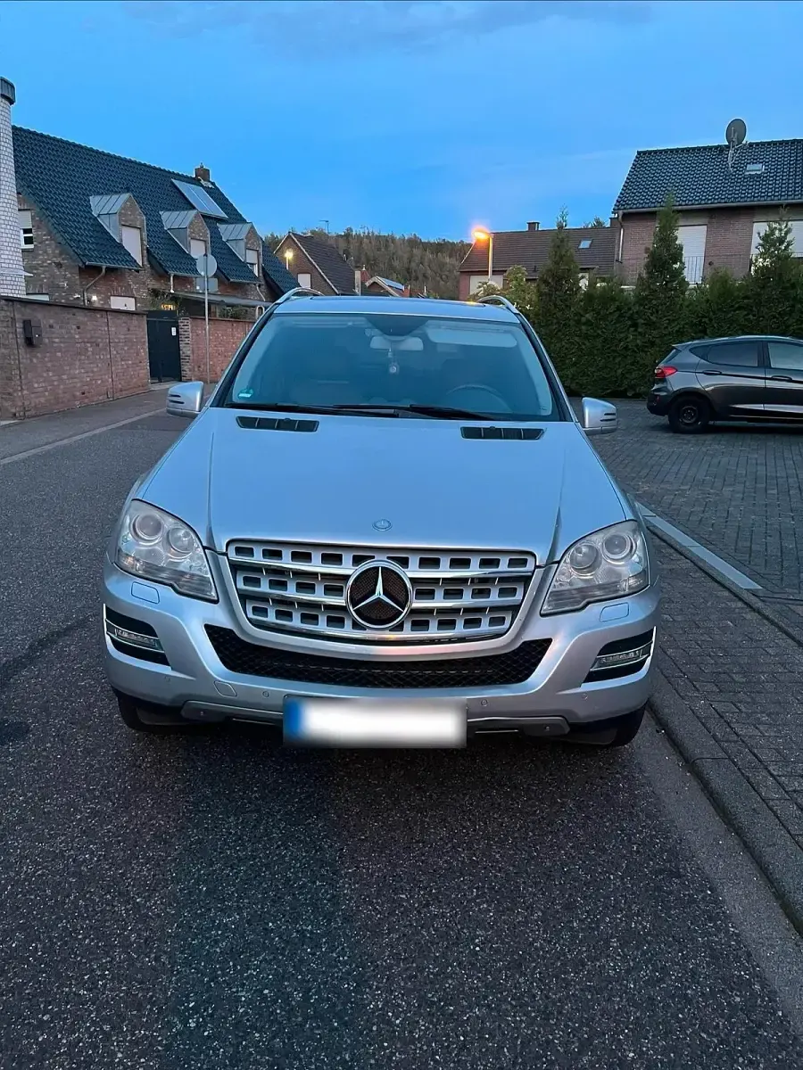Gebraucht Mercedes ML300 224 PS (164 kW) 2026 Silber SUV
