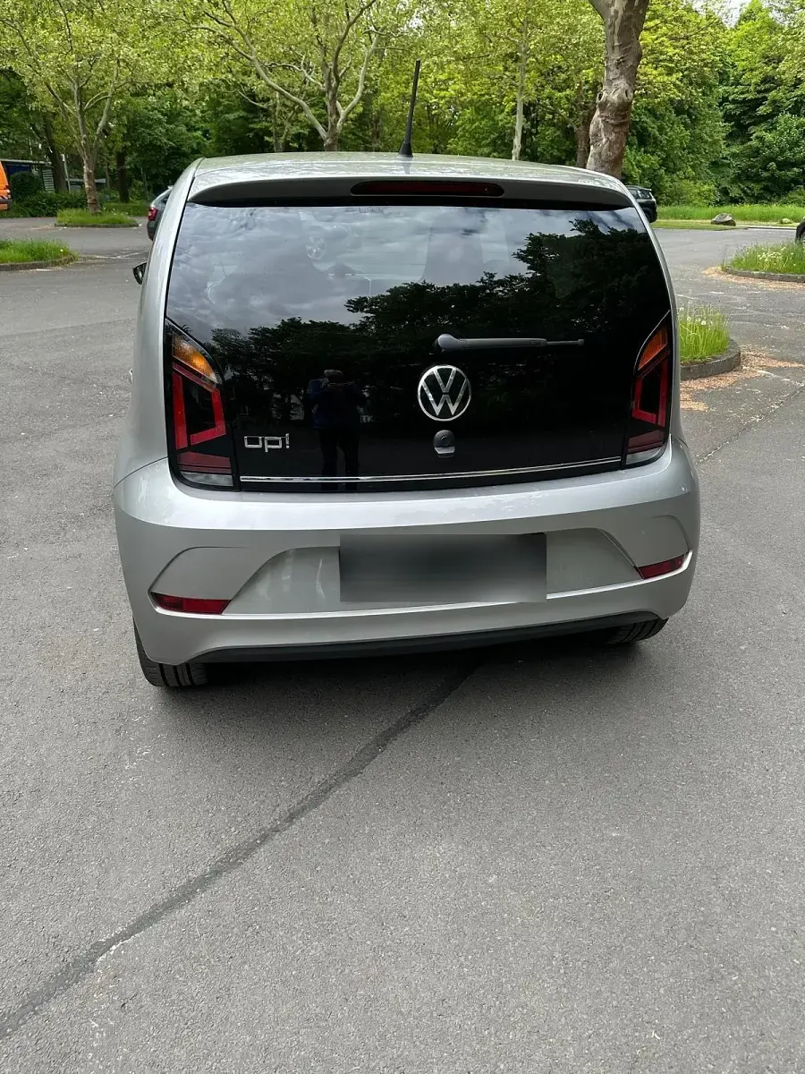 Second-hand VW up! Active 65 CP (47 kW) 2024 Argintiu Hatchback