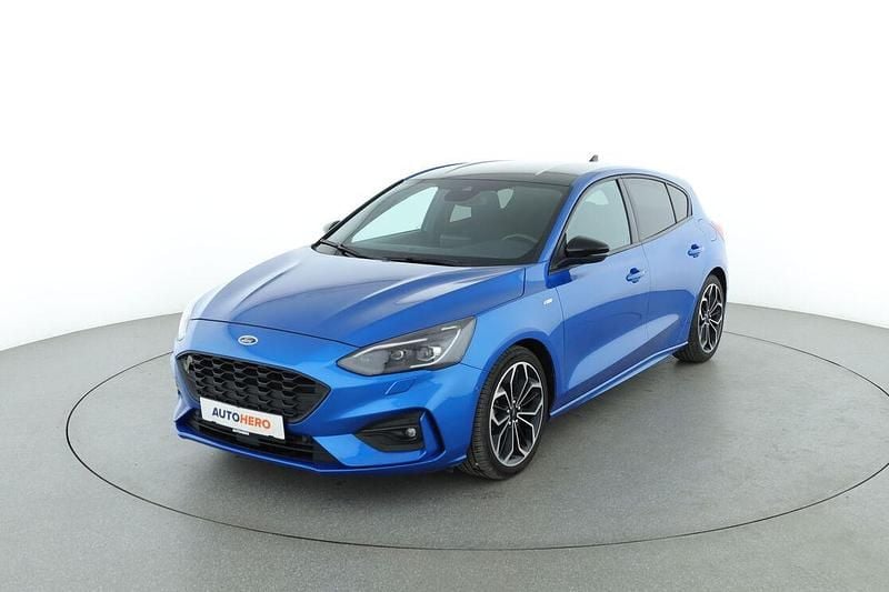 Blau Gebraucht 2019 Ford Focus ST-Line Limousine | 17.190 € (Guter Preis) - Bild 1/3