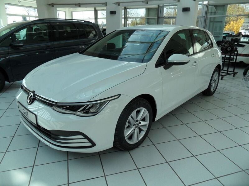 Weiß Gebraucht 2021 VW Golf VIII Life Limousine | 19.790 € (Fairer Preis) - Bild 1/4