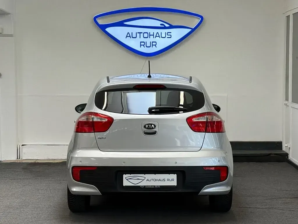 Gebraucht Kia Rio 109 PS (80 kW) 2016 Silber Kleinwagen