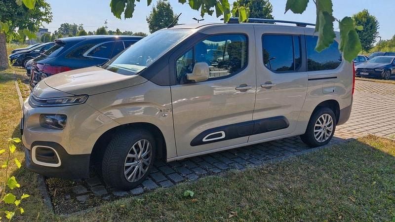 Grau Gebraucht 2020 Citroën Berlingo Shine Van / Kleinbus | 16.900 € (Fairer Preis) - Bild 1/3