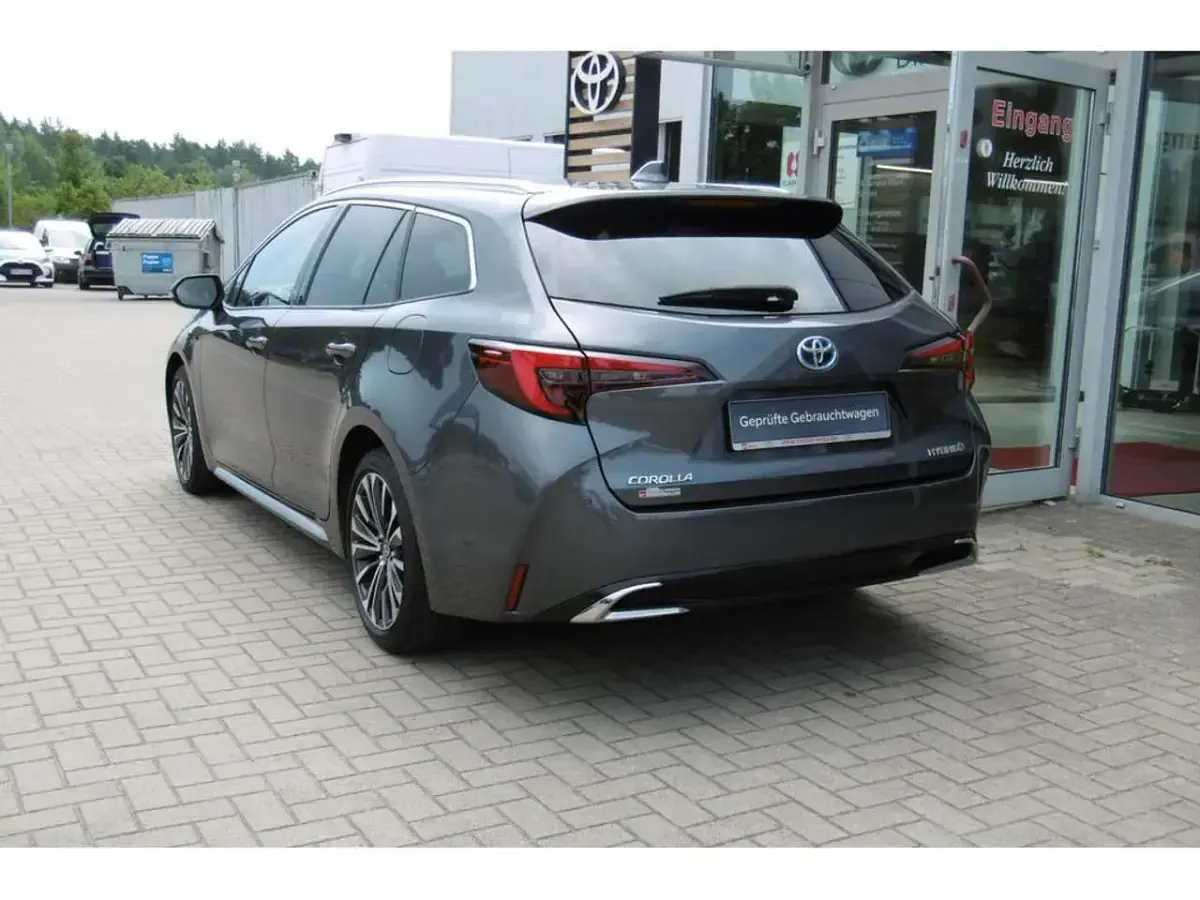 Gebraucht Toyota Corolla Team 196 PS (144 kW) 2023 Grau Kombi