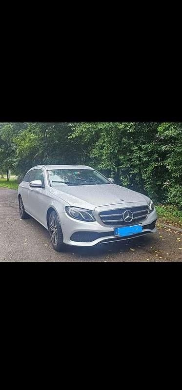Silber Gebraucht 2020 Mercedes E220 Kombi | 27.500 € (Superpreis) - Bild 1/4