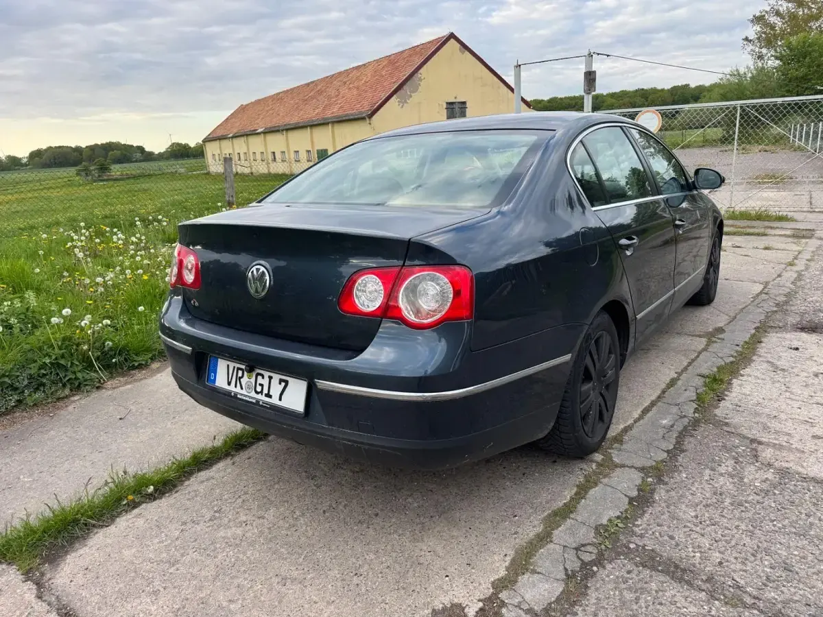 Gebraucht VW Passat Highline 140 PS (102 kW) 2006 Blau Limousine