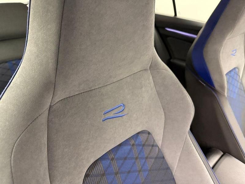 Gebraucht VW Golf VIII R 333 PS (244 kW) 2025 Weiß Limousine