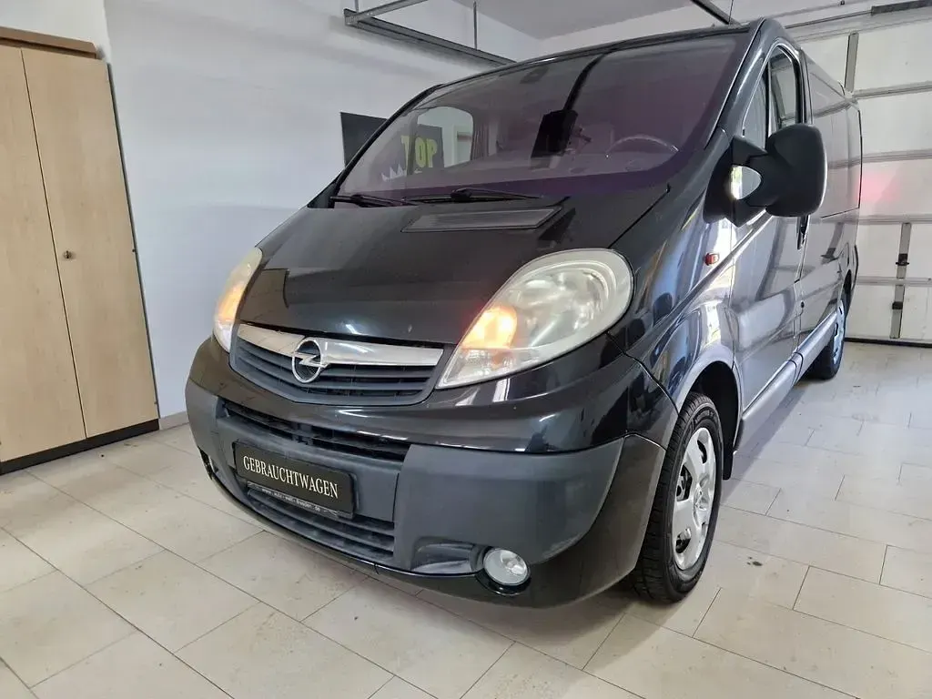 Gebraucht Opel Vivaro 114 PS (83 kW) 2012 Schwarz Van / Kleinbus