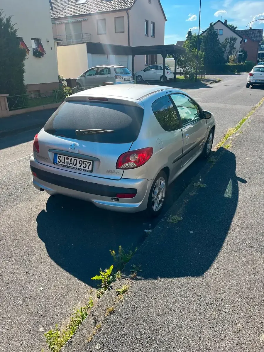 Gebraucht Peugeot 206+ 79 PS (58 kW) 2009 Grau Kleinwagen