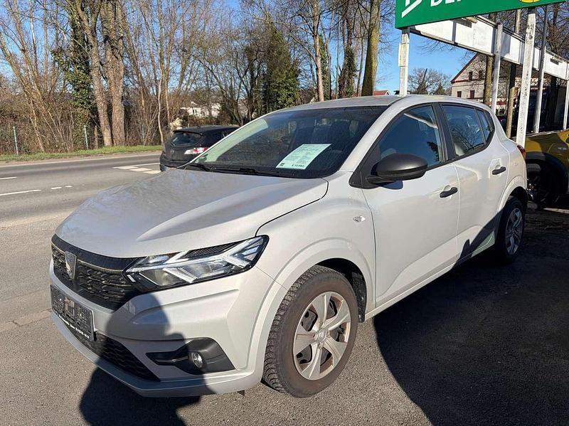 Gebraucht Dacia Sandero Essentiel 101 PS (74 kW) 2022 Mondsteingrau Kleinwagen