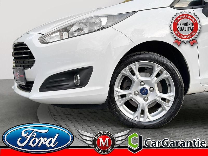 Weiß Gebraucht 2013 Ford Fiesta Trend Kleinwagen | 3.990 € (Guter Preis) - Bild 1/4