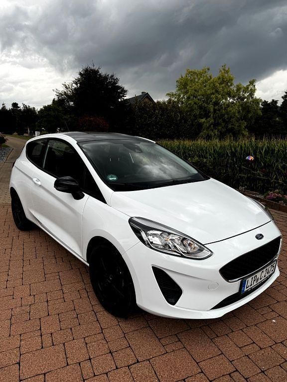Weiß Gebraucht 2018 Ford Fiesta Trend Kleinwagen | 7.800 € (Guter Preis) - Bild 1/4