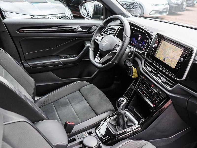 Second-hand VW T-Roc R-line 110 CP (80 kW) 2023 Negru SUV