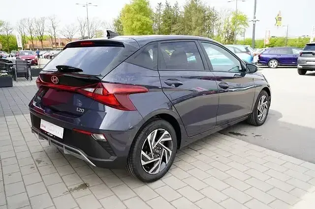 Neu Hyundai i20 79 PS (58 kW) 2025 Grau Kleinwagen